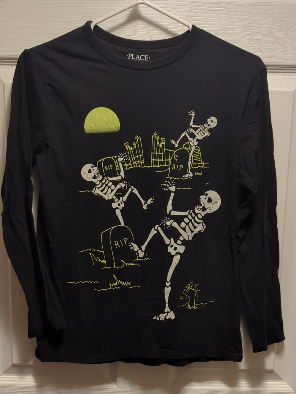 The Children's PLACE size 10/12 glow in the dark Halloween shirt